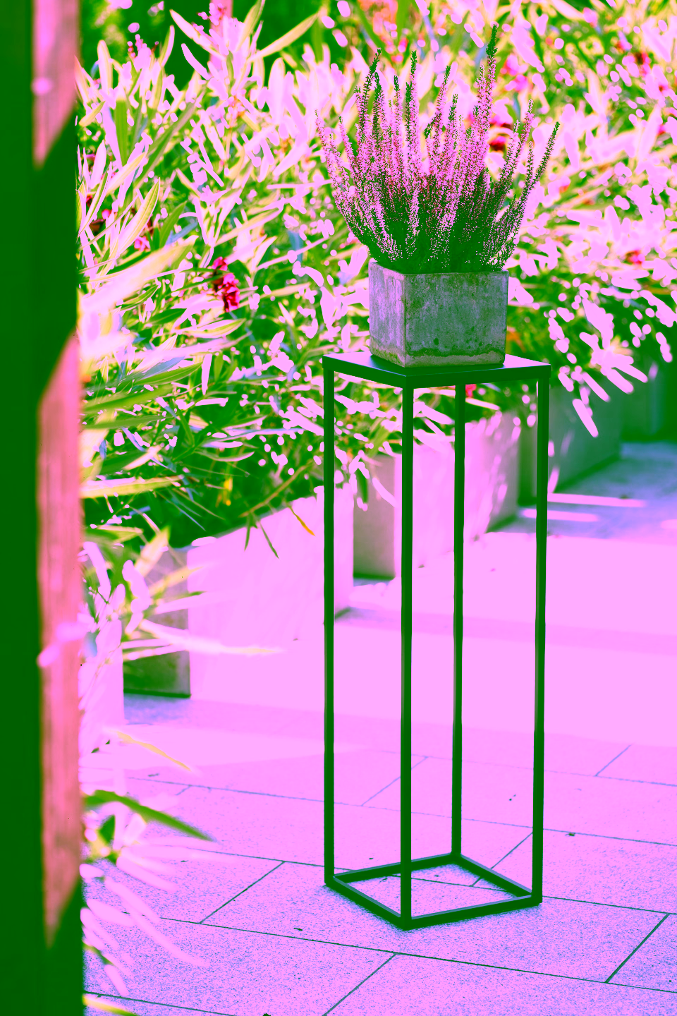 V&iacute;ce&uacute;čelov&yacute; stojan s polic&iacute; 80