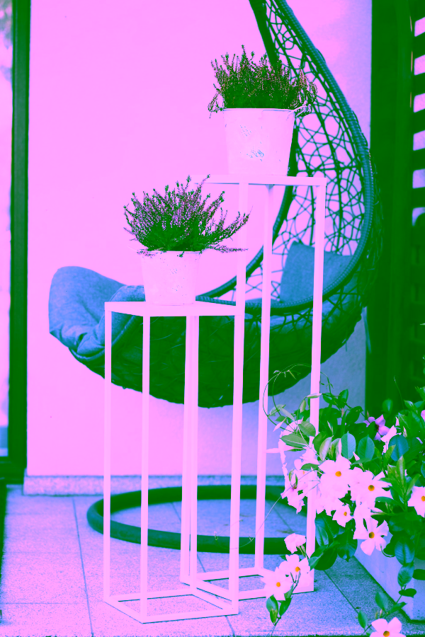 V&iacute;ce&uacute;čelov&yacute; stojan s polic&iacute; 80 - interi&eacute;rov&yacute; aranžm&aacute;