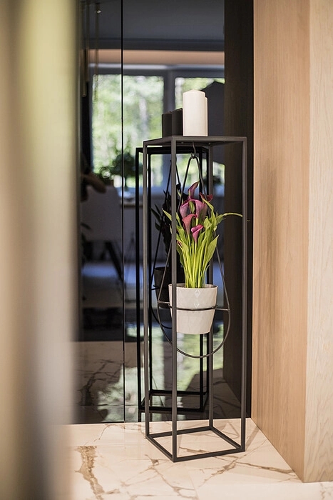 Stojan Loft s h&aacute;čkem - interi&eacute;rov&yacute; aranžm&aacute;