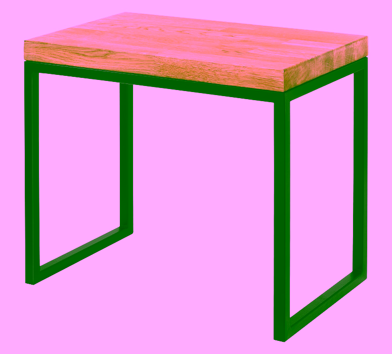 Stůl s dřevěnou deskou. Podpěrná police